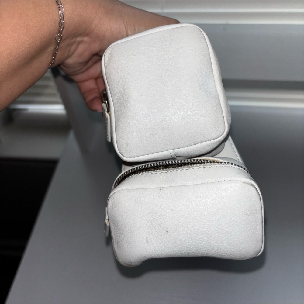 CHRISTIAN DIOR
White Leather Street Chic Columbus Avenue Multipocket Bag - Picture 9 of 16